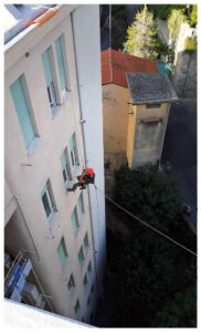 Lavoro su fune: video ispezione in facciata